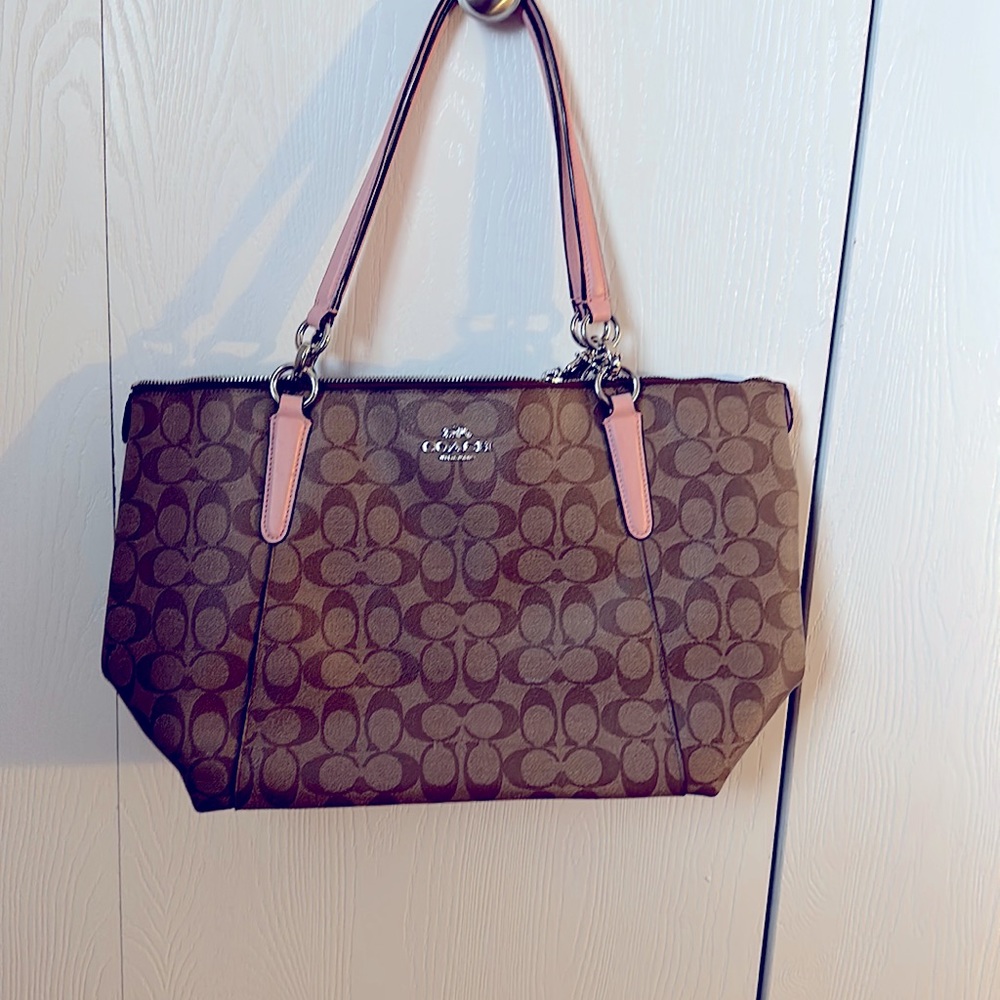 Cute coach shoulder purse on sale !!!!
